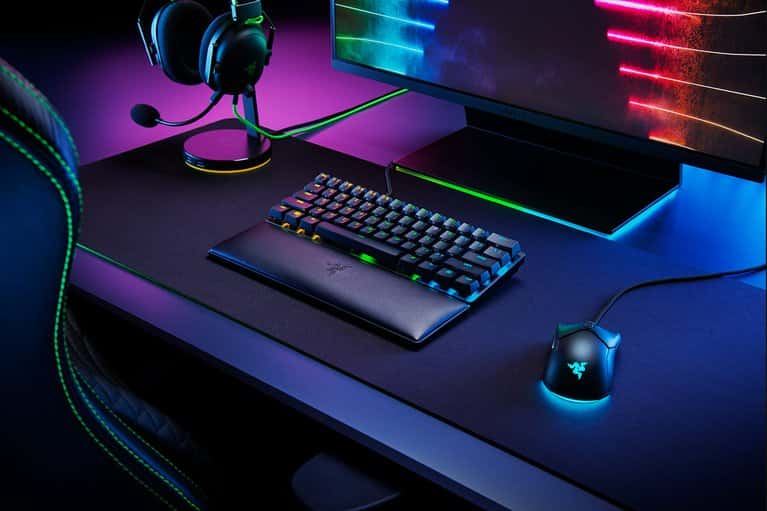 RAZER Razer Ergonomic Wrist Rest for Mini Keyboards, Plush leatherette memory foam cushion Ergonomic design Anti-slip rubber feet | RC21-01720100-R3M1 - thumbnail 4