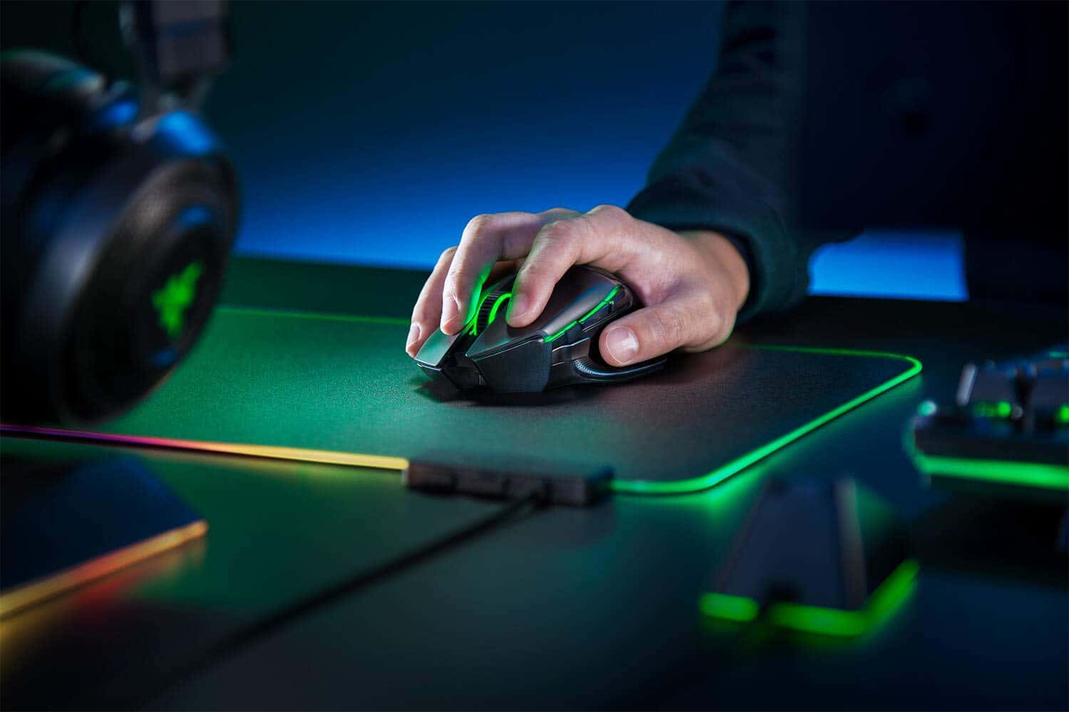 RAZER Razer Basilisk Ultimate Hyperspeed Wireless Gaming Mouse, 20K DPI Optical Sensor, Chroma Lighting, 11 Programmable Buttons - Matte Black | RZ01-03170200-R3G1 - thumbnail 7