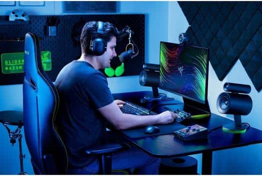 RAZER Razer All-in-one Stream Controller, 12 LCD Touch Buttons, 2 Side LCD Screen, 6 Multi-Function Dials, 8 Multi-Function Buttons, Plug-and-play Convenience, Black | RZ20-04350100-R3M1 - thumbnail 4