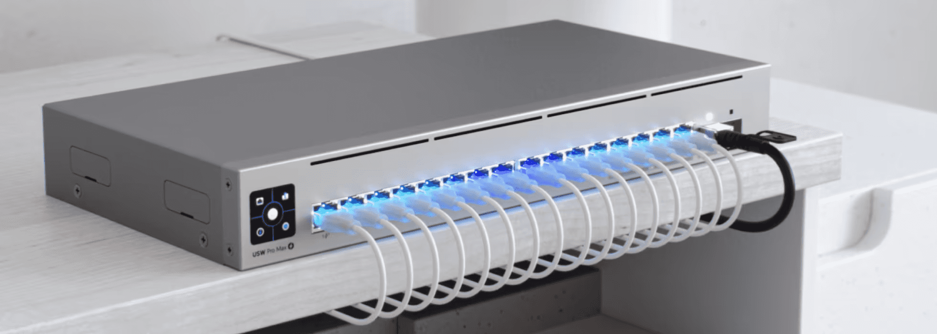 Ubiquiti Unifi Pro Max 16 PoE 16-port, Layer 3 Etherlighting switch, 2.5 GbE, PoE++ output, Versatile Mounting options | USW-Pro-Max-16-PoE (180W) - thumbnail 4