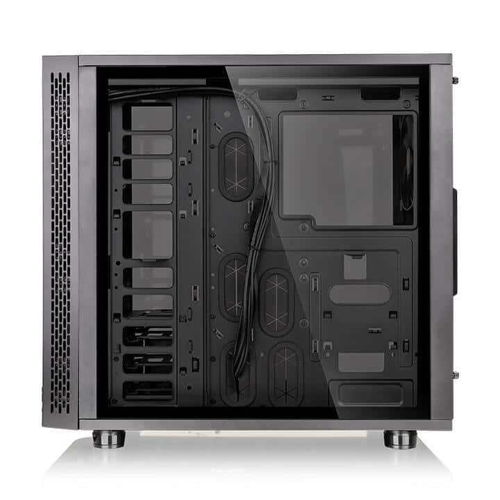 Thermaltake Thermaltake View 31 Tempered Glass RGB Edition Mid-tower case, 3x Preinstalled 140mm fans, supports up to ATX MB, 8 + 2 Expansion Slots, 4mm Tempered Glass x 2, USB 3.0 x 2, USB 2.0 x 2, HD Audio x 1 | CA-1H8-00M1WN-01 - thumbnail 3