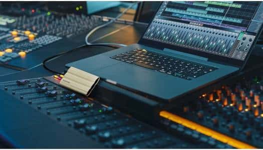 Samsung T7 Shield 4TB Portable External SSD, USB 3.2 Gen2 Interface (10 Gbps), Read/Write Speeds Up to 1050/1000 MB/s, AES 256-bit Encryption, Rugged, IP65 Dust & Water Resistant, Black | MU-PE4T0S/WW thumbnail 4