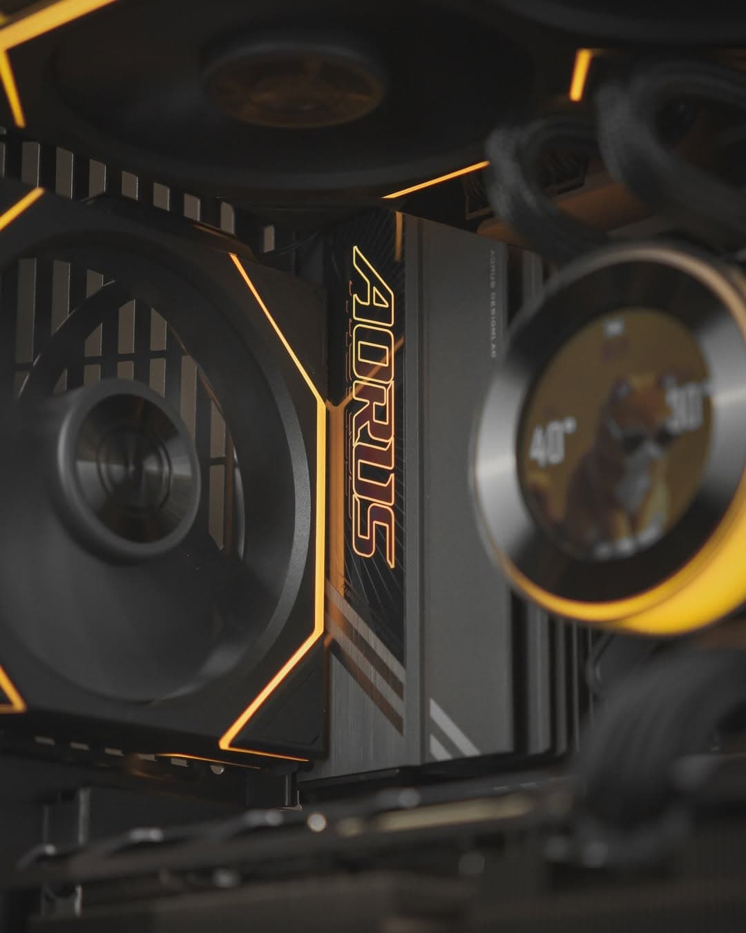 Nanotech Ultimate Gaming & Creator PC, Ryzen 9 9950X3D, RTX 5080 16GB GDDR7, 32GB DDR5, 2TB Gen5 SSD, 1000W Platinum, Lian Li O11 Mini V2 - product view 3 of 4
