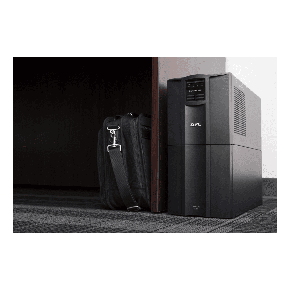 APC APC SMT2200IC Smart-UPS, Line Interactive, 2200VA, Tower, 230V, 8x IEC C13+2x IEC C19 outlets, SmartConnect Port+SmartSlot, AVR, LCD - product view 3 of 3