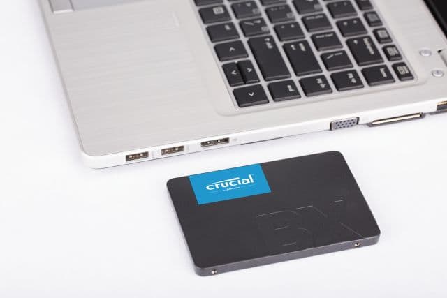 Crucial Crucial BX500 SATA 2.5" Internal SSD, 1TB Capacity, 540 Mb/s Sequential Read, 500 Mb/s Sequential Write, 360TB TBW SSD Endurance, Black | CT1000BX500SSD1 - product view 2 of 5