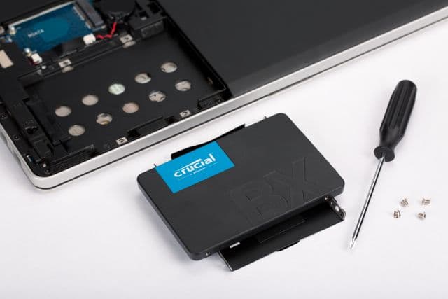 Crucial Crucial BX500 SATA 2.5" Internal SSD, 1TB Capacity, 540 Mb/s Sequential Read, 500 Mb/s Sequential Write, 360TB TBW SSD Endurance, Black | CT1000BX500SSD1 - product view 3 of 5