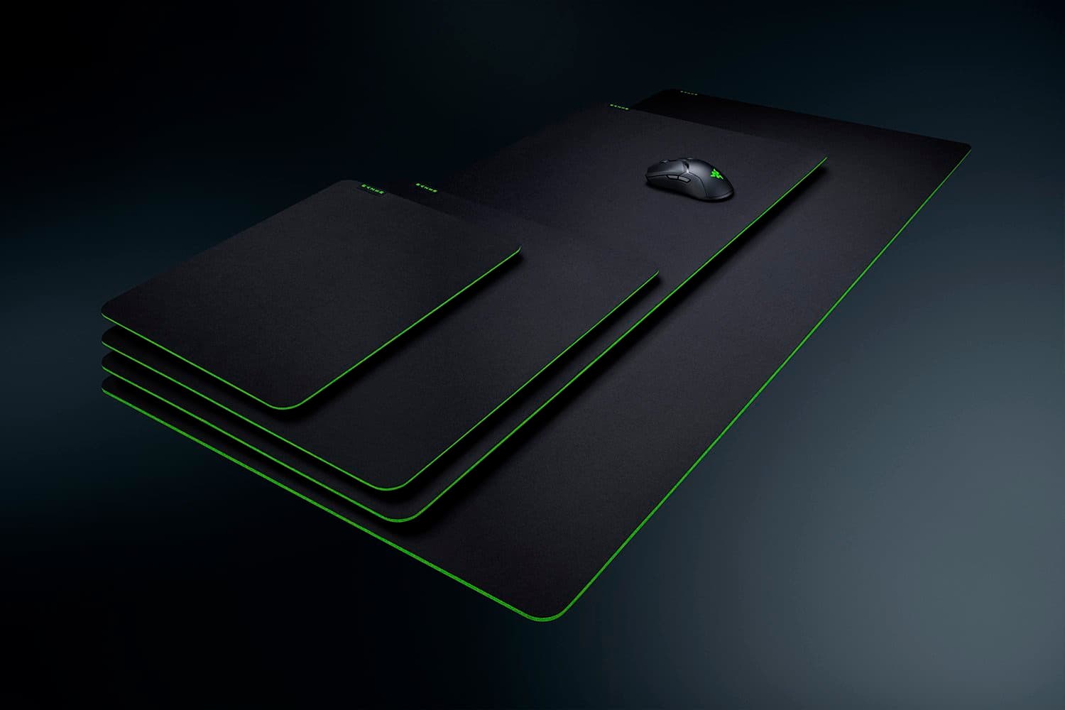 RAZER RAZER GIGANTUS MousePad V2 Medium, soft gaming  pad with a textured micro-weave cloth surface | RZ02-03330200-R3M1 - product view 1 of 5