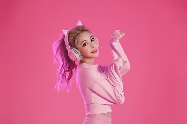 RAZER Razer Kraken BT Kitty Edition: Bluetooth, Beamforming Microphone Quartz Pink | RZ04-03520100-R3M1 - product view 1 of 3