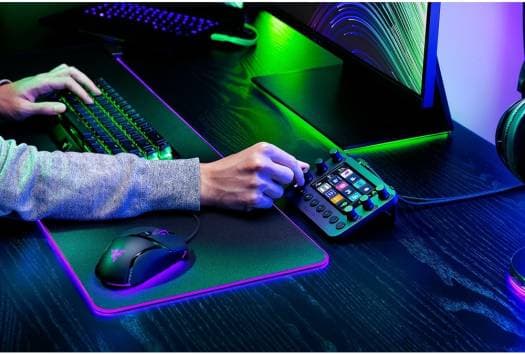RAZER Razer All-in-one Stream Controller, 12 LCD Touch Buttons, 2 Side LCD Screen, 6 Multi-Function Dials, 8 Multi-Function Buttons, Plug-and-play Convenience, Black | RZ20-04350100-R3M1 - product view 1 of 5