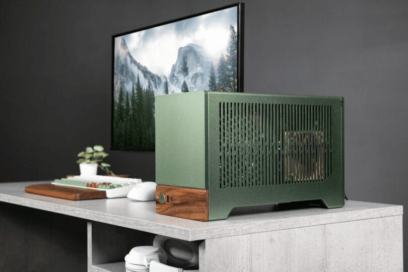 Portable Mini-ITX Gaming PC (Fractal Terra Jade), Ryzen 5 7500X3D, RTX 5070 12GB, 32GB DDR5 6000MHz, 2TB NVMe 7000MB/s, 750W SFX - product view 3 of 5